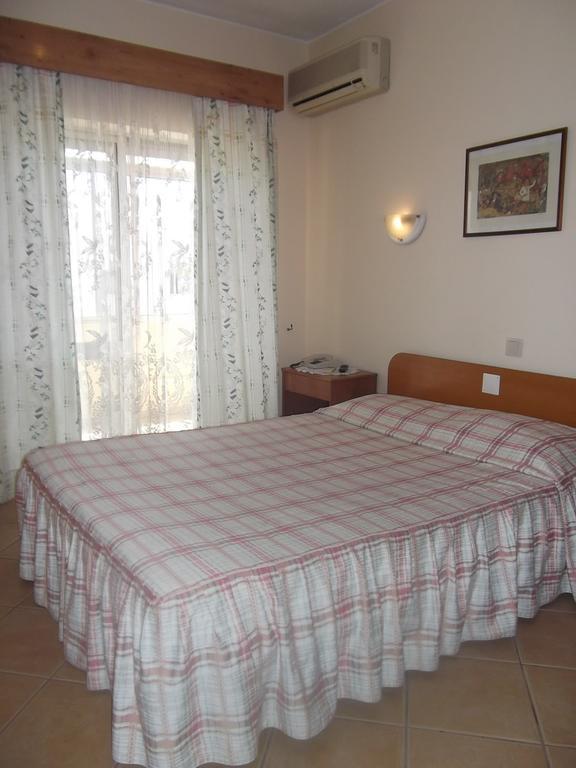 Residencial Nosso Paraiso Bed & Breakfast Quarteira Oda fotoğraf