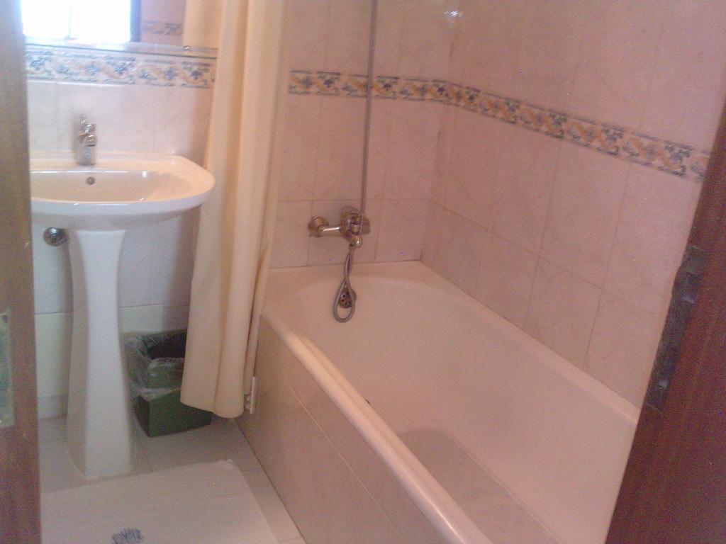 Residencial Nosso Paraiso Bed & Breakfast Quarteira Oda fotoğraf