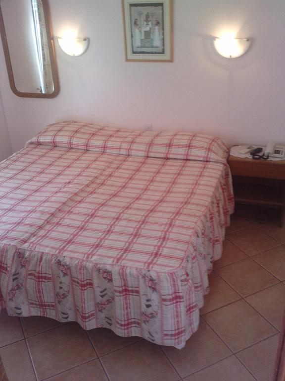 Residencial Nosso Paraiso Bed & Breakfast Quarteira Oda fotoğraf