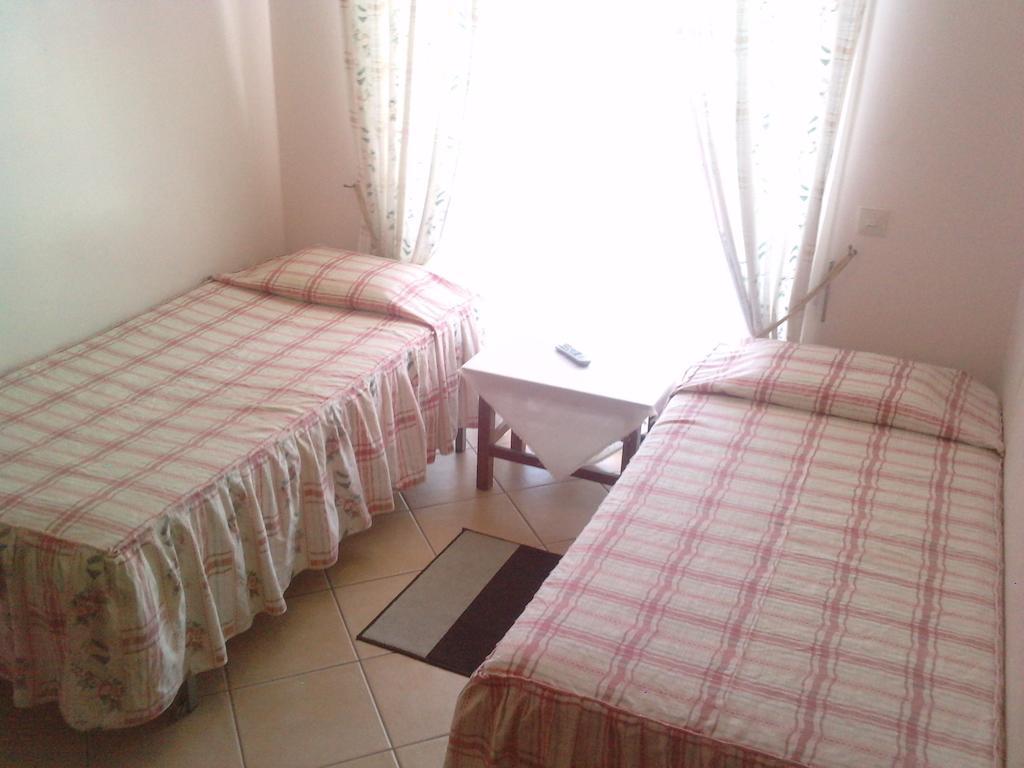 Residencial Nosso Paraiso Bed & Breakfast Quarteira Oda fotoğraf