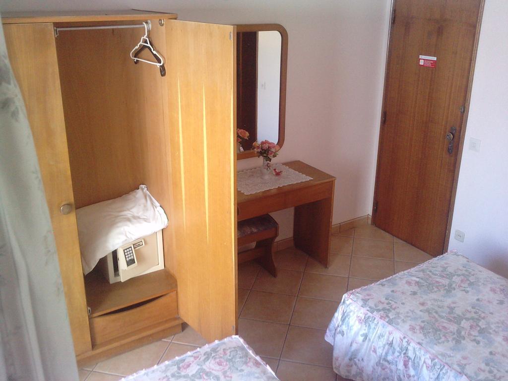 Residencial Nosso Paraiso Bed & Breakfast Quarteira Oda fotoğraf