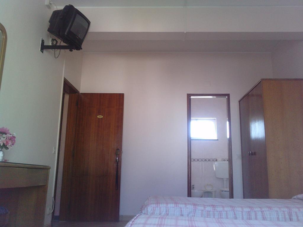 Residencial Nosso Paraiso Bed & Breakfast Quarteira Oda fotoğraf